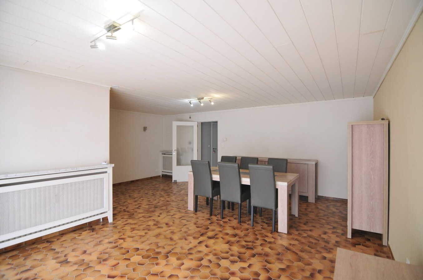 Ruim appartement 3 slaapkamers en garage 