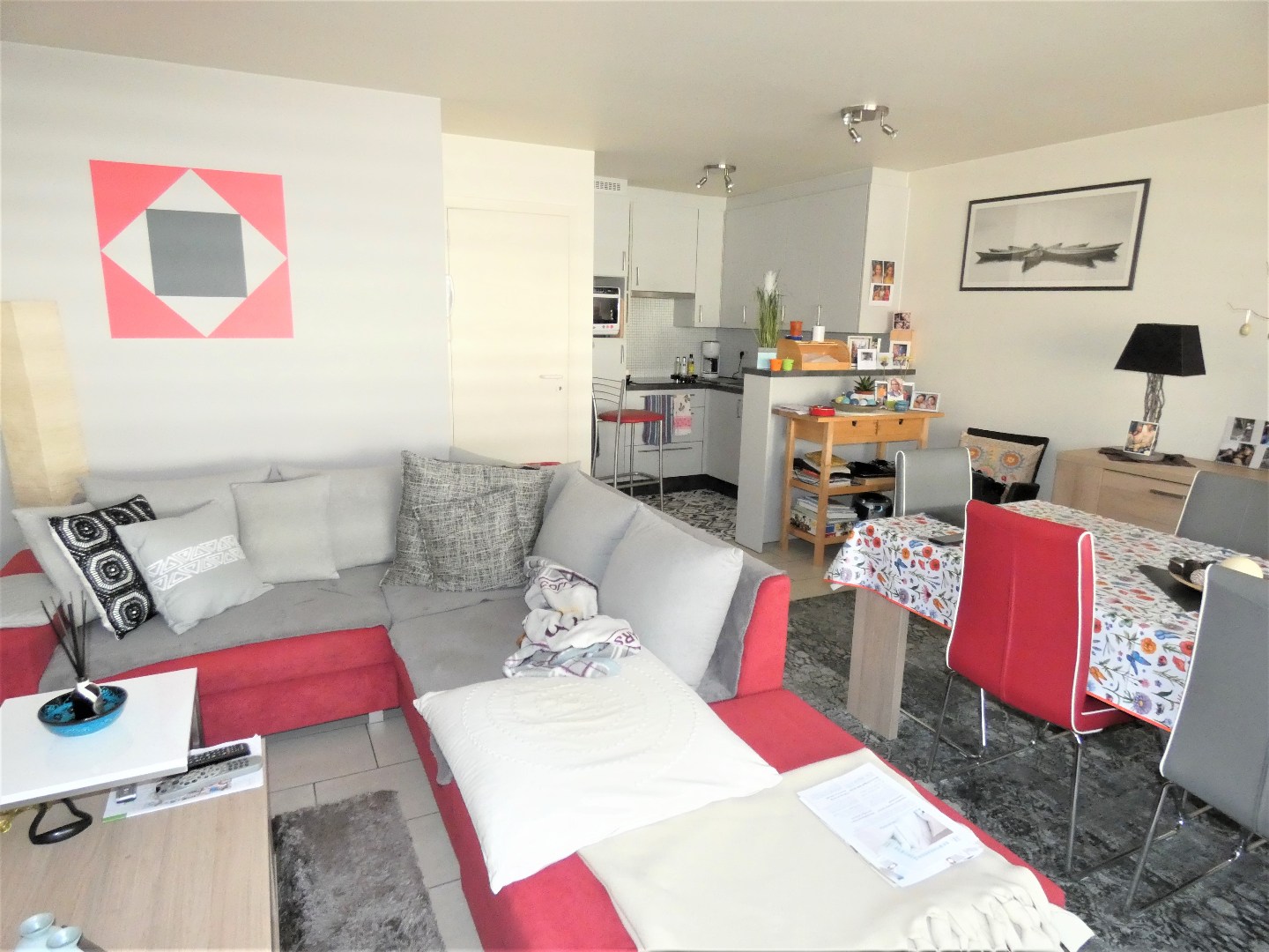 Leefruimte met open keuken