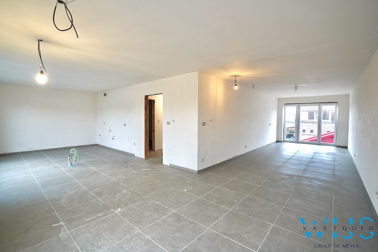 Drieslaapkamer appartement met garage in hartje Ertvelde ! 