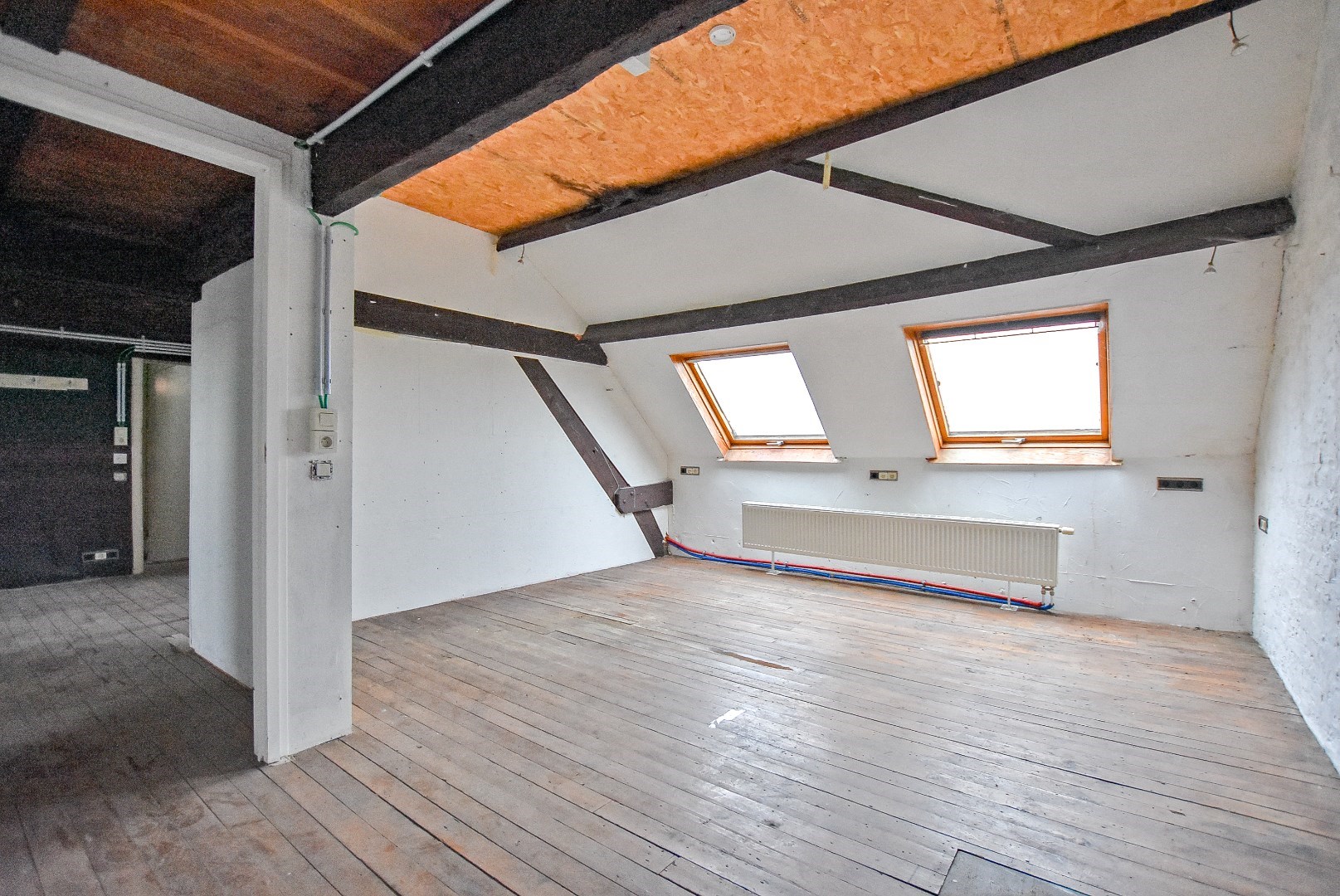 Zeer ruime te renoveren woning centrum Veurne! 