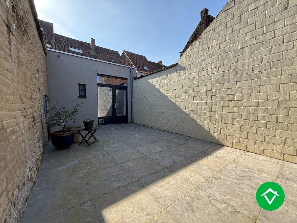 Centraal gelegen woning met 3 slaapkamers en aangename tuin te Roeselare! 