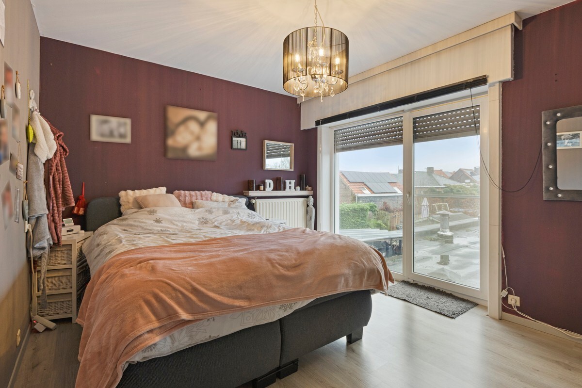 Woning met handelspand te koop in Oostrozebeke op een perceel van 768 m2. 