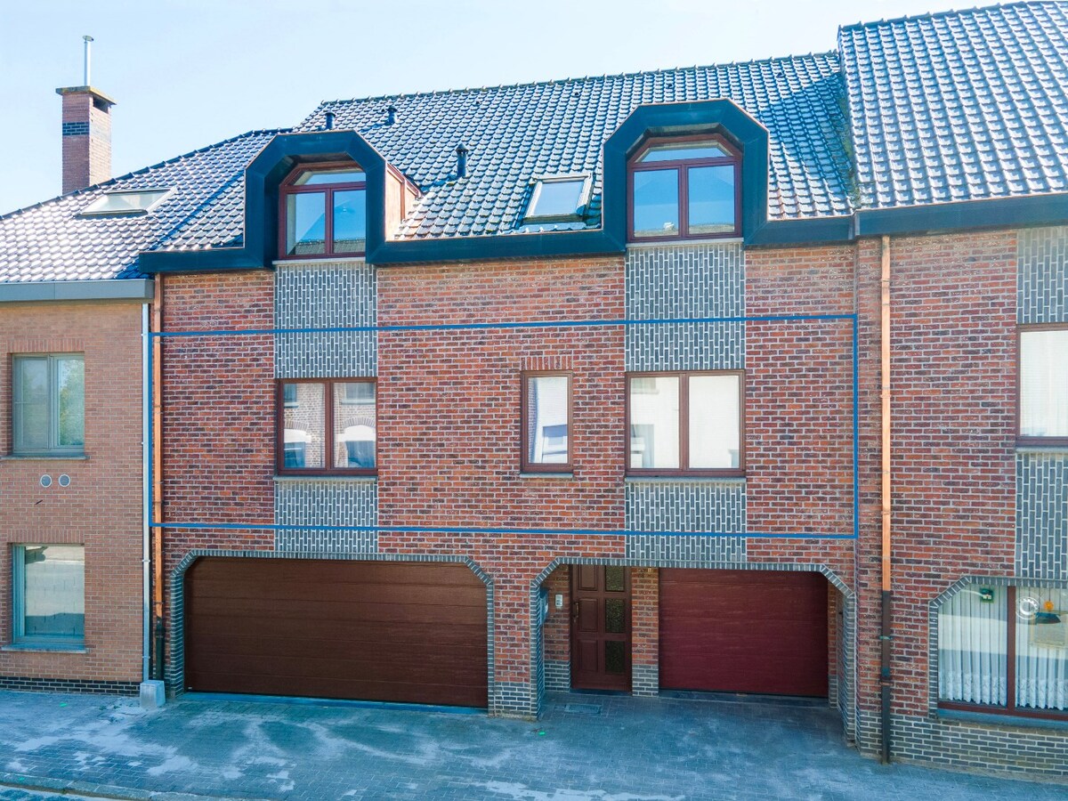 Instapklaar tweekamerappartement met terras, berging en parking 