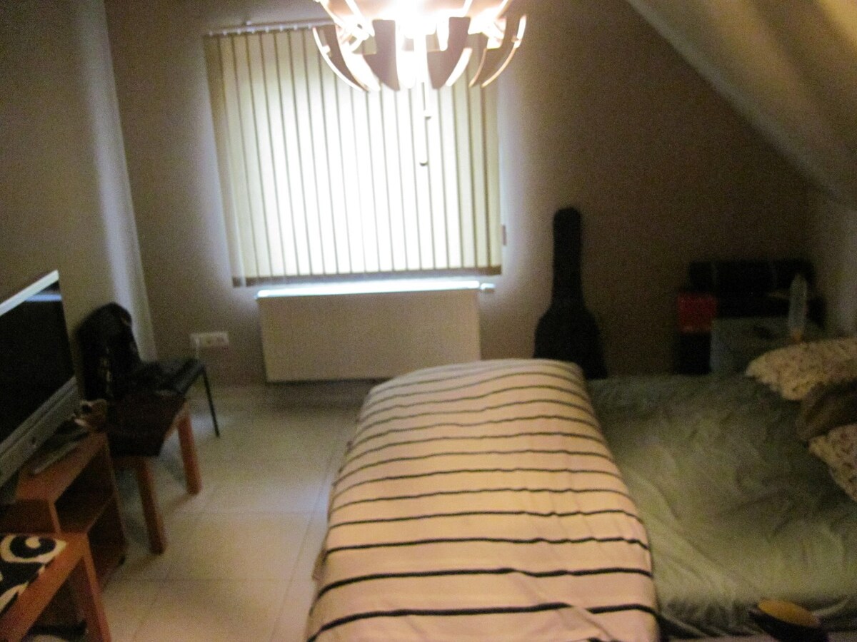 Aangename gezinswoning (Half Open Bebouwing). 