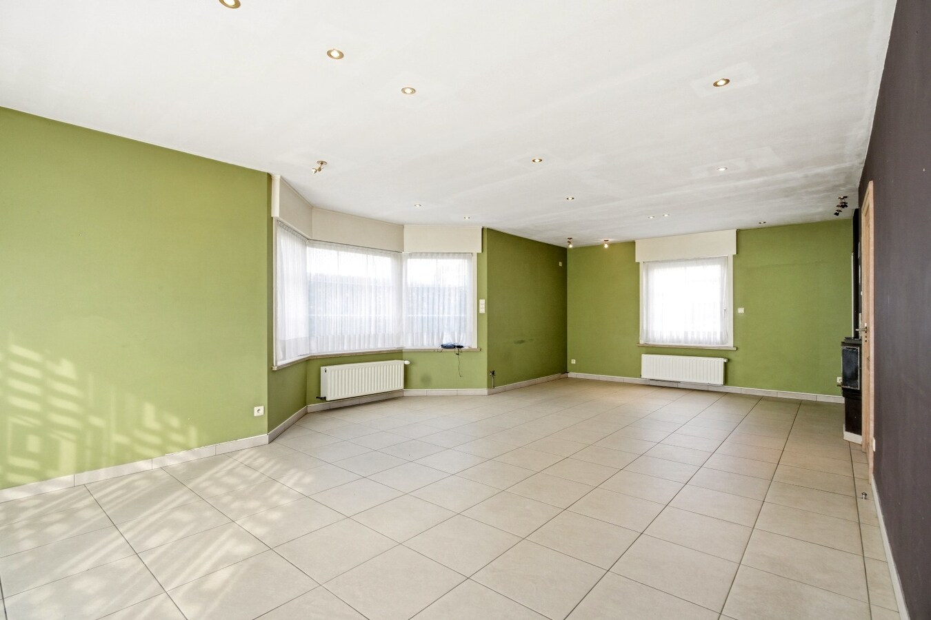 Ruime halfopen woning met 5 slaapkamers te koop in Werken met garage en ruime tuin! 