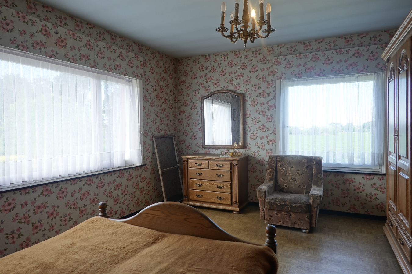 Alleenstaande woning met garage en mooie tuin 