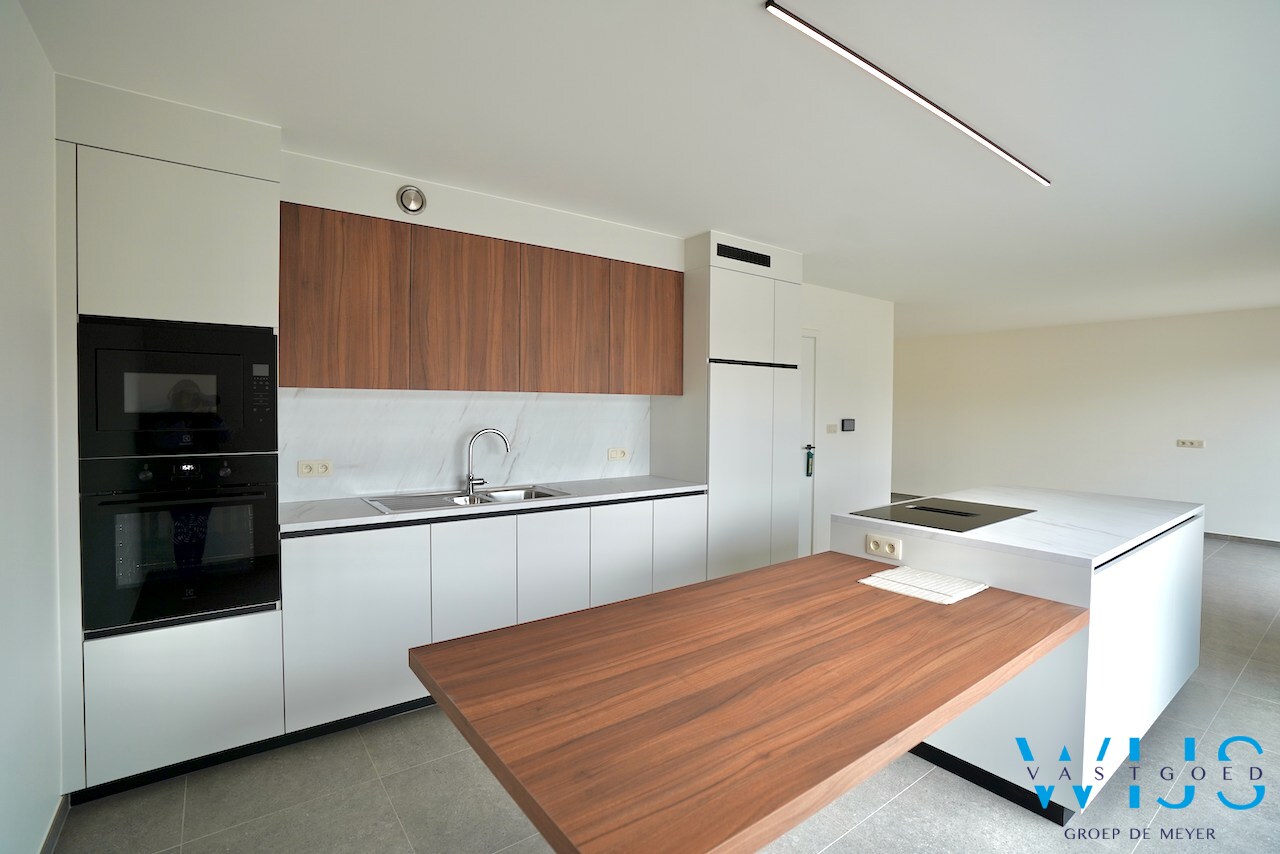 Drieslaapkamer appartement met garage in hartje Ertvelde ! 