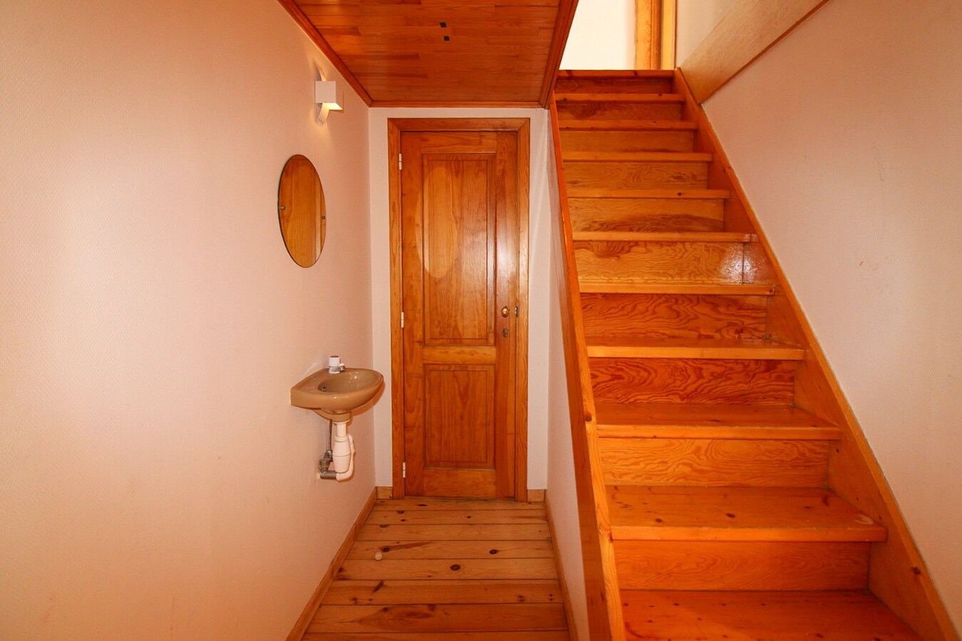 Veelzijdig handelshuis met woonst en luxueuze B&amp;B op toplocatie aan de Markt van Temse! 