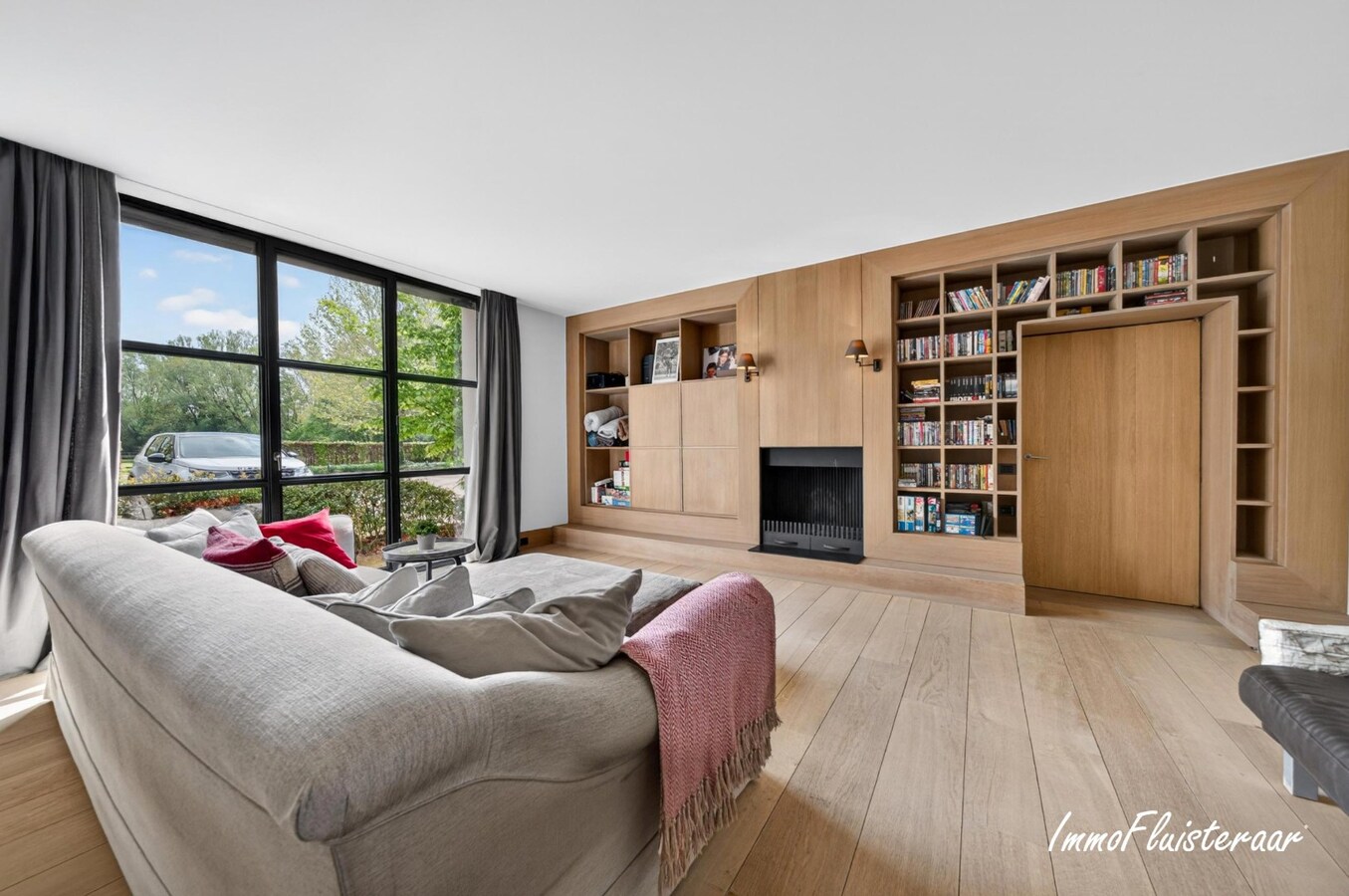 Exclusieve villa met professionele hippische accommodatie op ca. 14,5 ha (mogelijkheid tot aankoop extra gronden) te Astene (Deinze) 