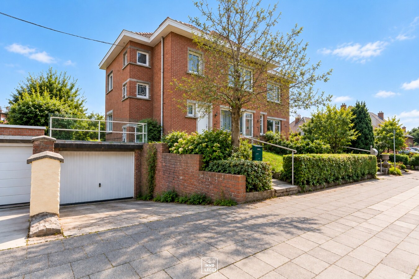 3 façades avec garage, jardin, excellent potentiel, secteur "La Coquinie" ! 