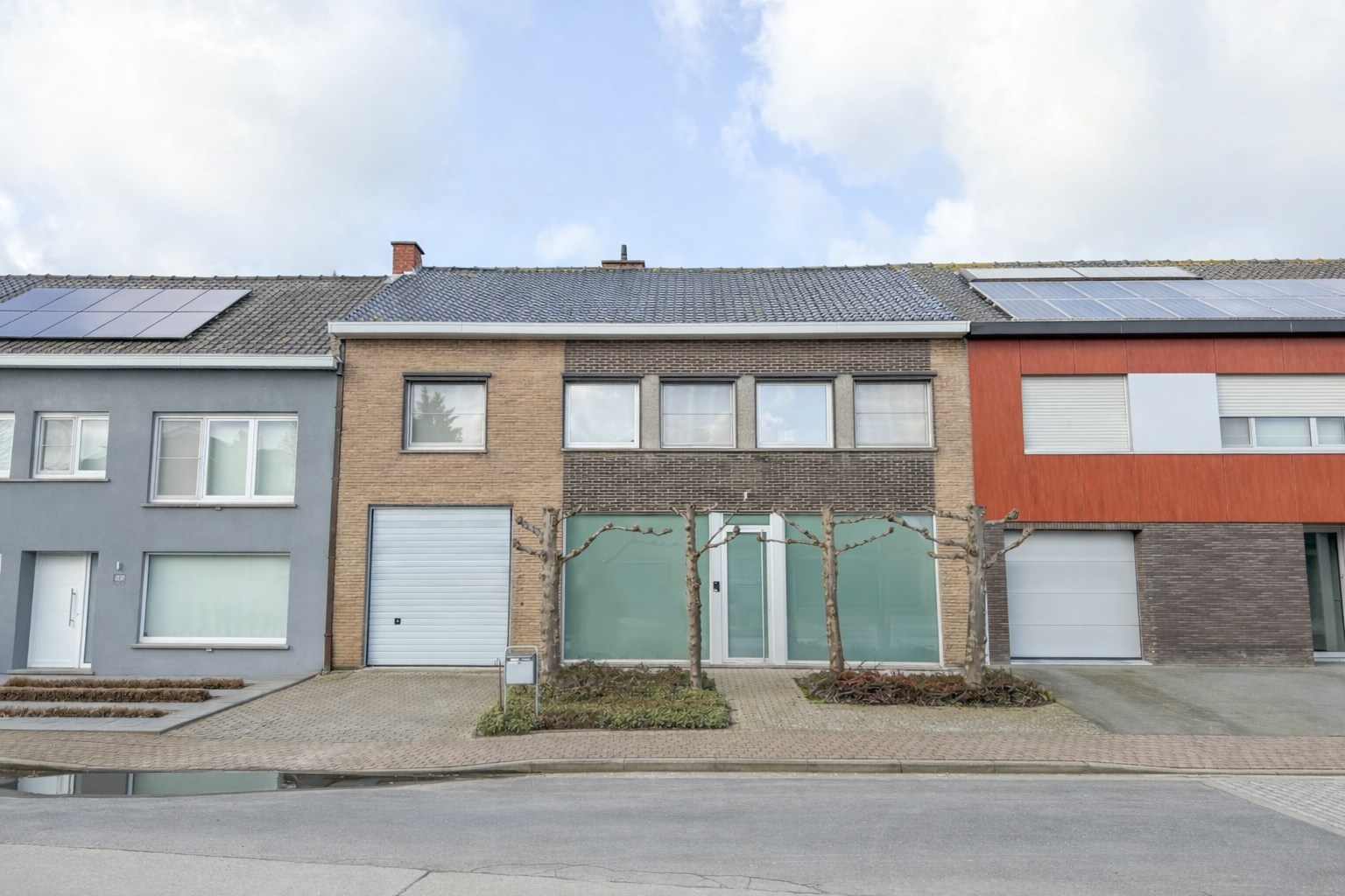 Prachtige gezinswoning met mooie tuin en bijgebouw, instapklaar afgewerkt, Torhout. 