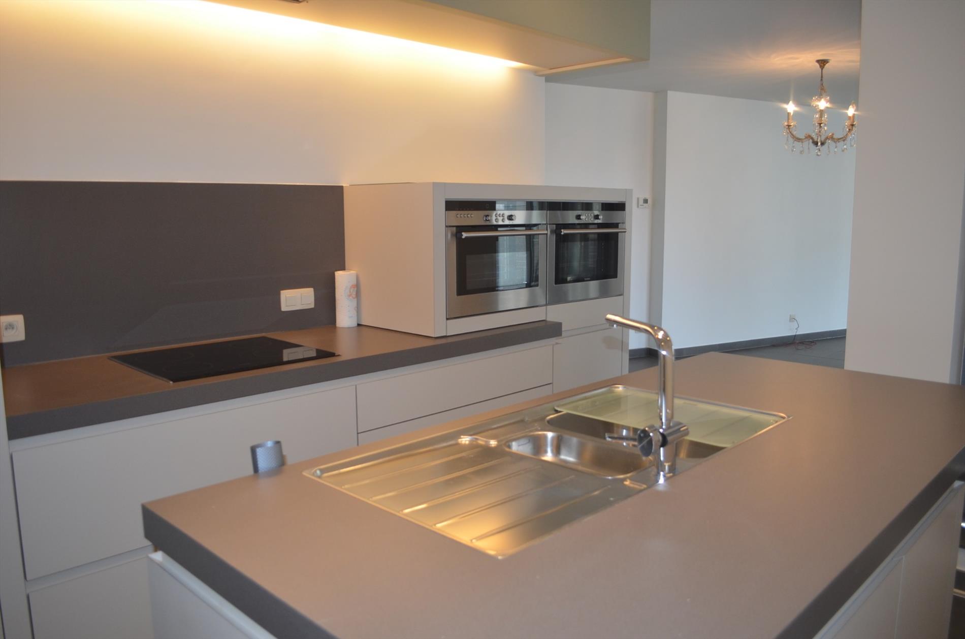 Appartement met 2 slpks, terras en garage te centrum Maldegem 