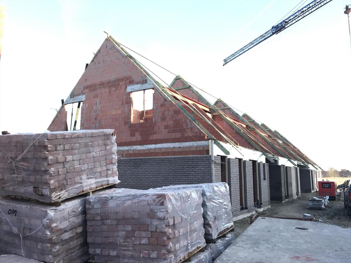 MODERNE RUIME RIJWONING IN NIEUWE VERKAVELING TE BREDENE 