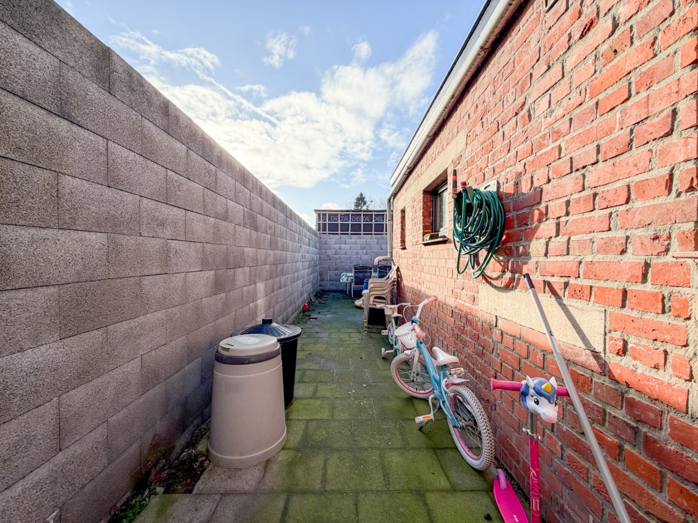 Leuke starterswoning met 2/3 slpk en terras, gunstig gelegen in Lichtervelde 