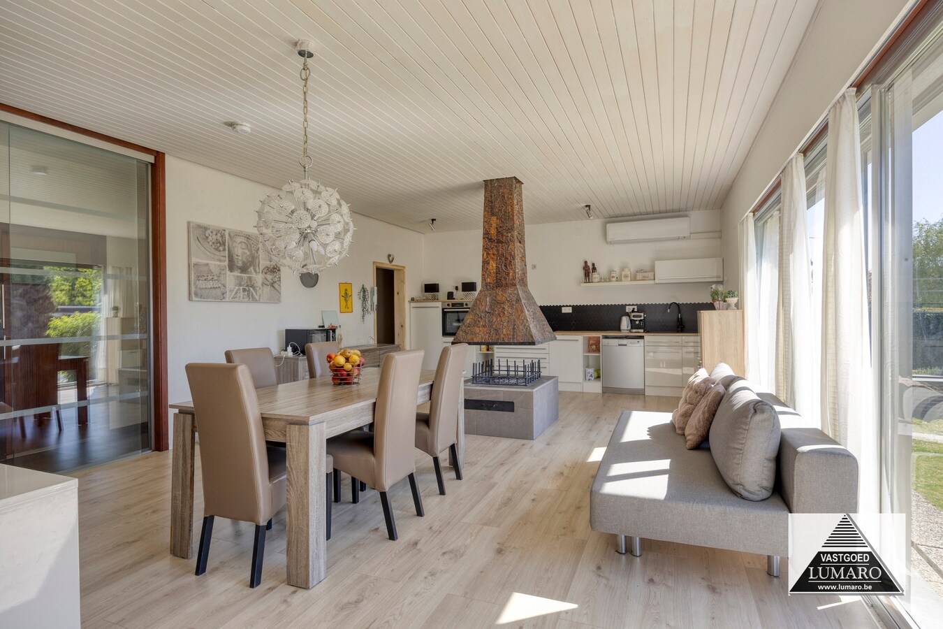 Residentiel gelegen woning met 3 ( 5 ) slaapkamers, garage. Bosomgeving! Gelijkvloers wonen. 