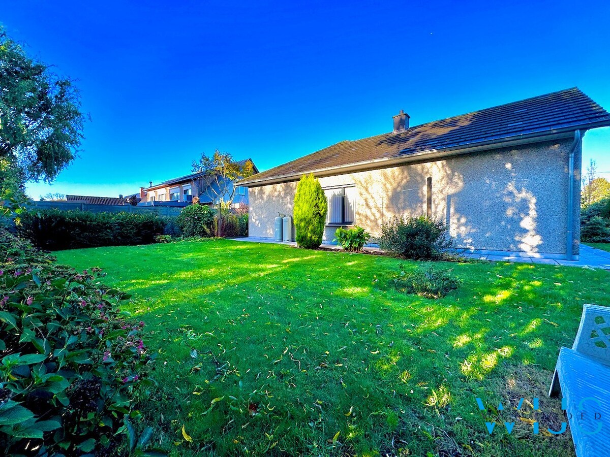 Open bebouwing in rustige woonwijk te Kluizen! 