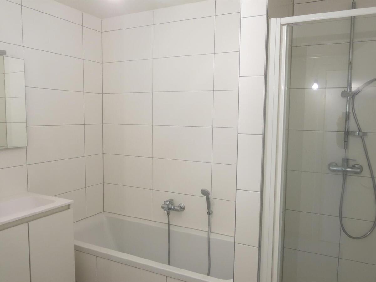 Ruim dakappartement met 2 slaapkamers op de Markt in Houthulst 