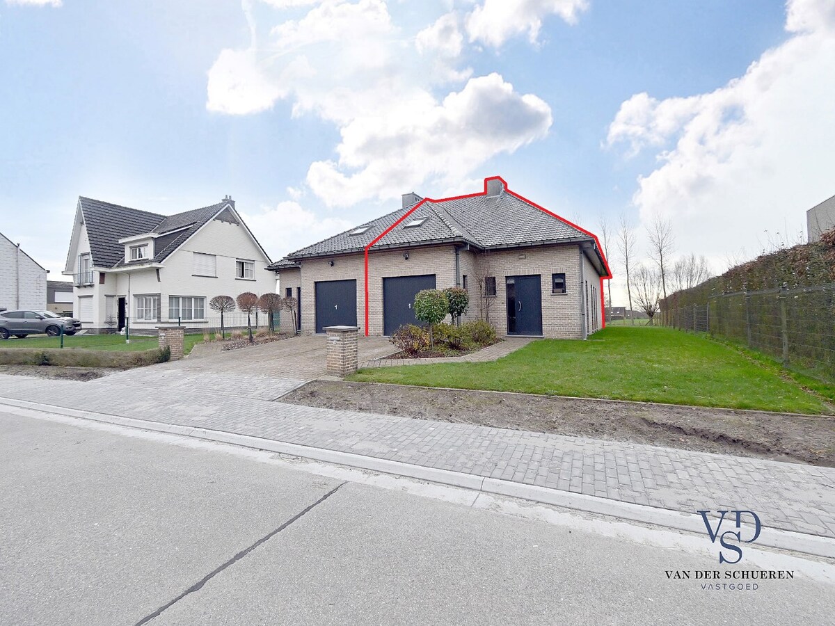 Degelijke, praktische Half Open Bebouwing. 