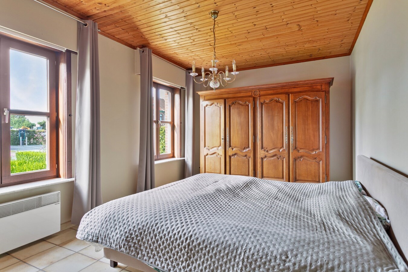 Gunstig gelegen villa met prachtig aangelegde tuin 