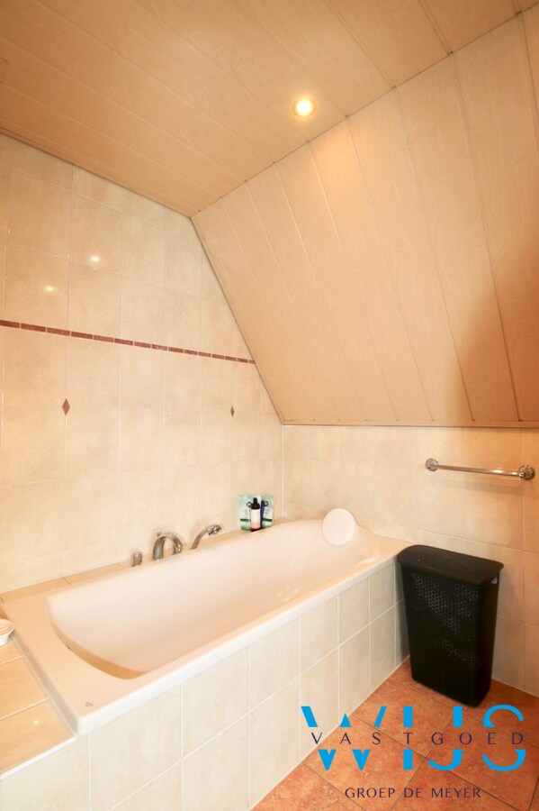 Statig woonhuis op 1104 m² in het centrum van Sleidinge ! 