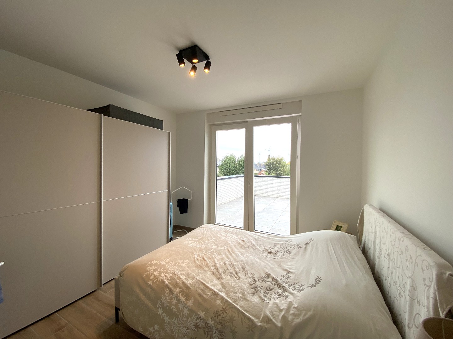 Hedendaags appartement met 2 grote terrassen op centrale ligging! 