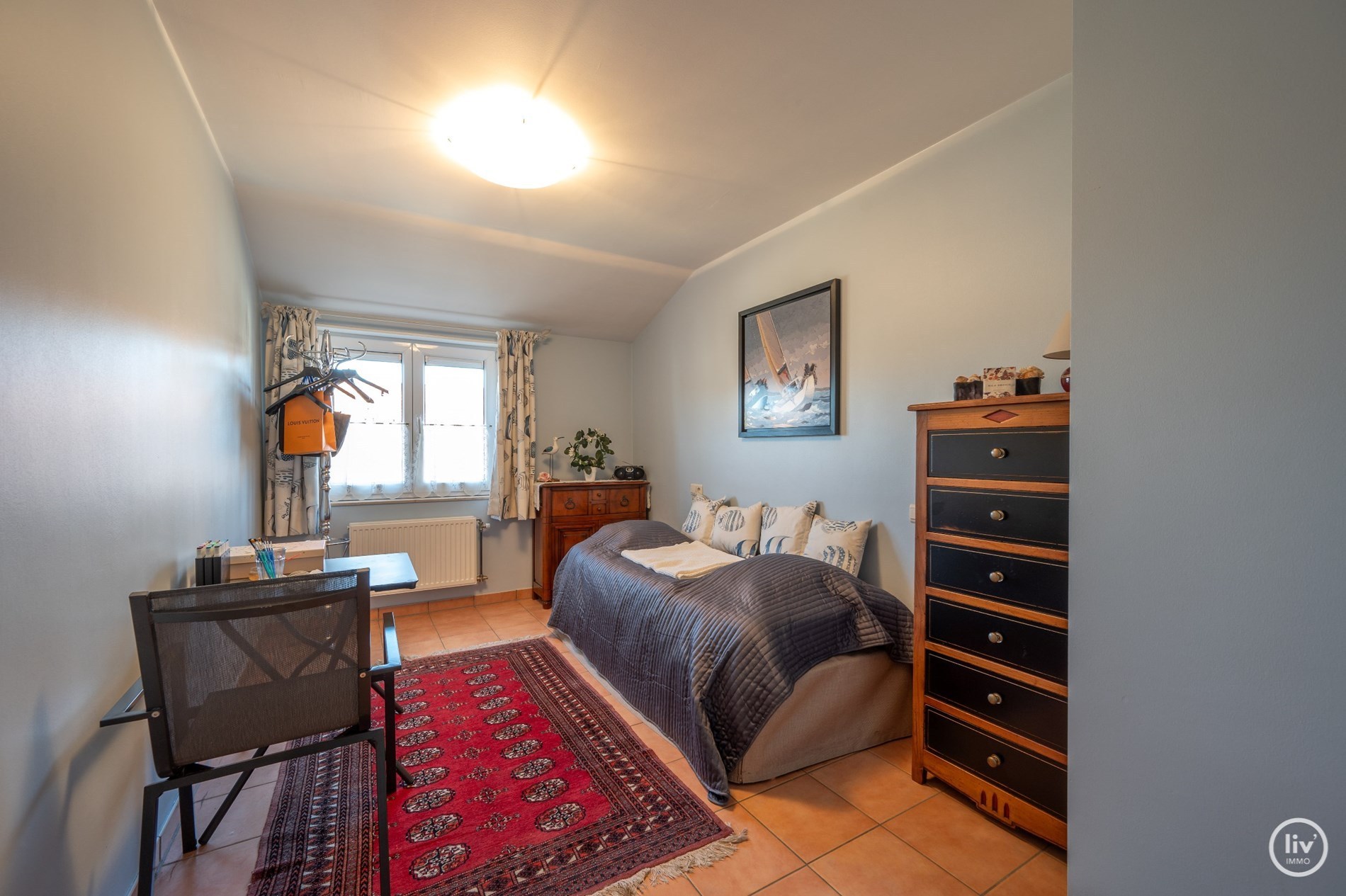 Appartement spacieux avec 3 chambres et 2 salles de bains à Knokke avec vue dégagée sur la rue. 
