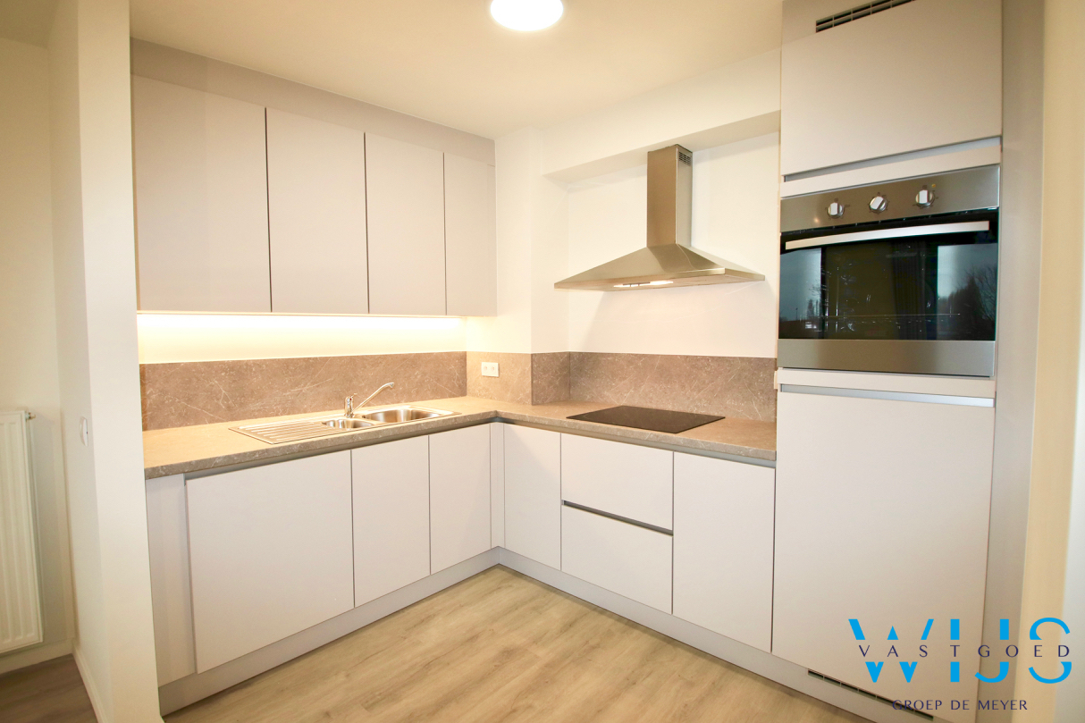 Serviceflat in hartje Waarschoot ! 