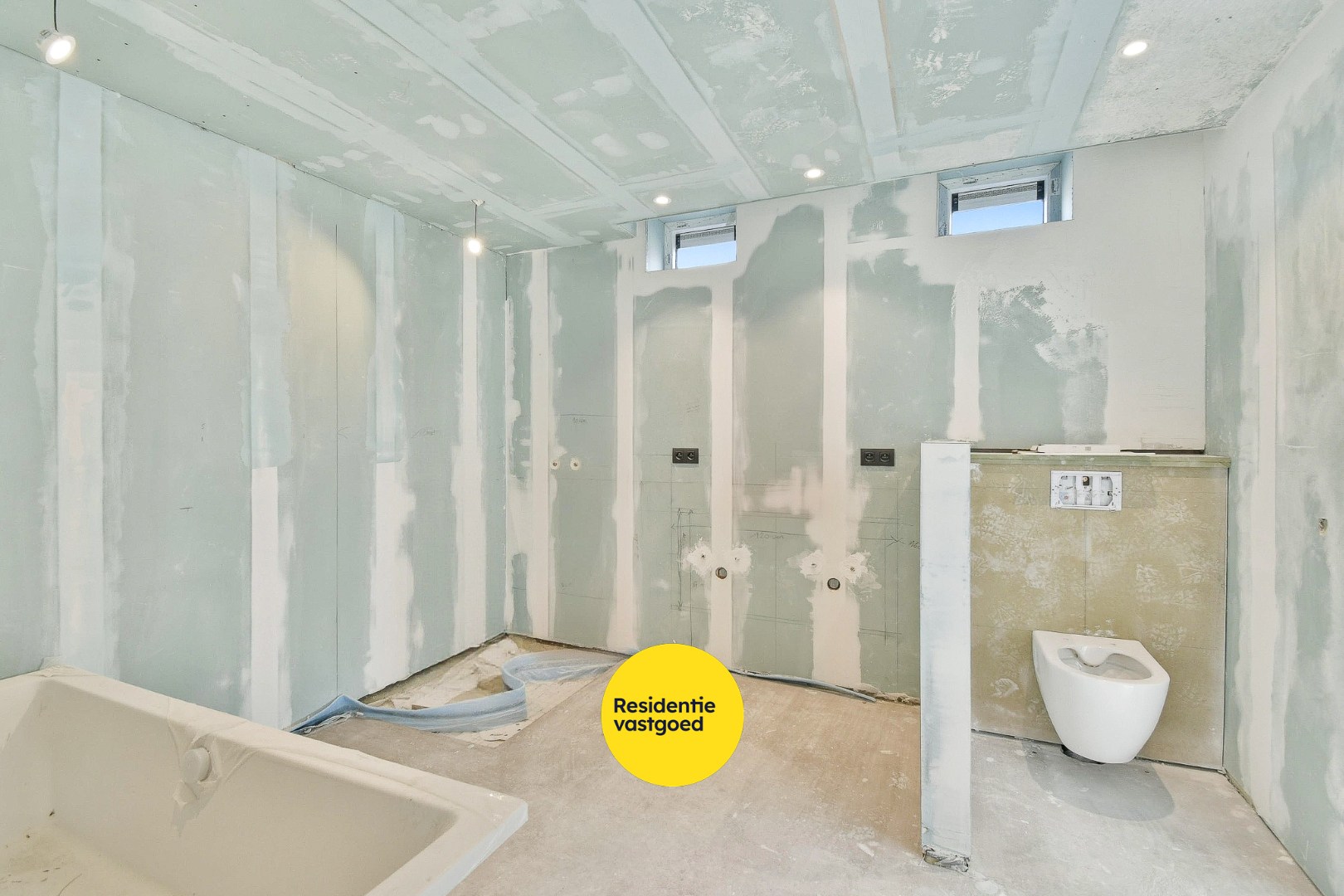 Woning met reeds aangevatte renovatie en veel potentieel 