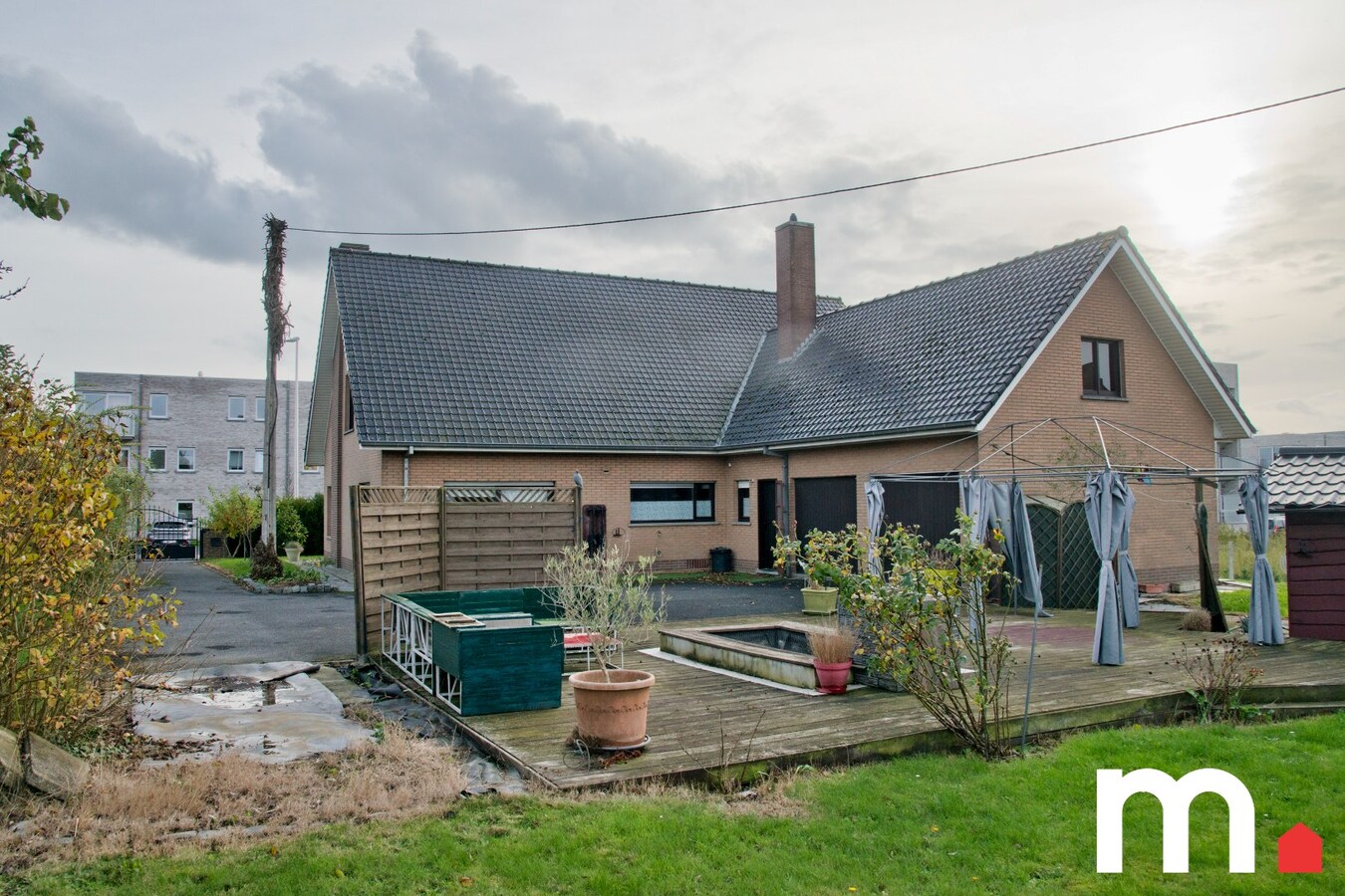 Alleenstaande Villa met 5 slaapkamers en 348m² bewoonbare oppervlakte te Lendelede! 