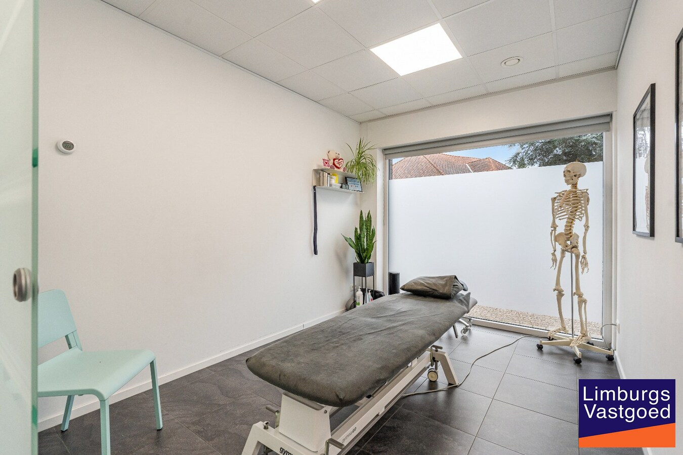 Handelsruimte, 90m² + kelder, centrum van Houthalen-Oost 