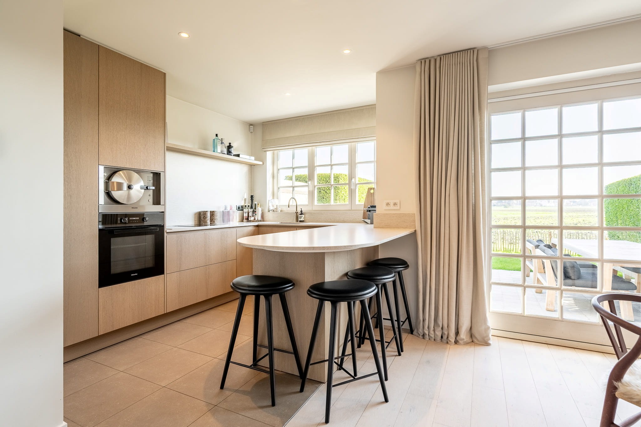 Maison récemment rénovée à vendre avec une vue magnifique sur les polders. 