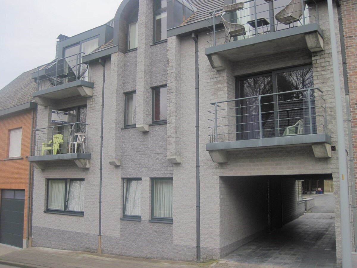 Ruim duplex 2-slp-appartement in centrum Gavere. 