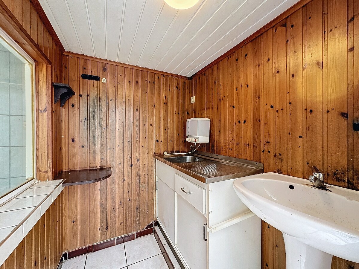 Ruime, te renoveren woning met grote tuin te Herzele 