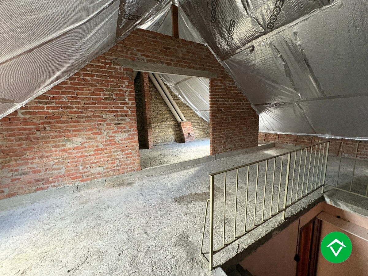 Te koop: Uniek gebouw met 2 appartementen, garage en ruime tuin – hartje Nieuwpoort-Stad 