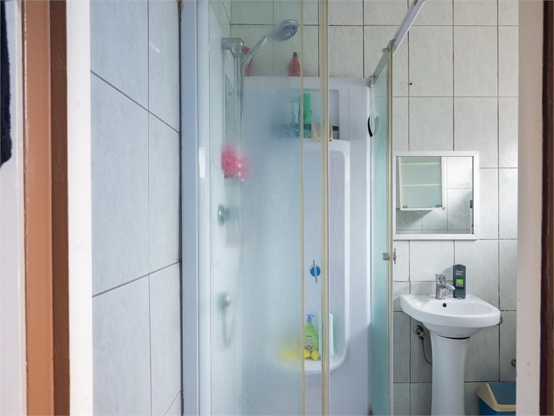 Op te frissen woning met 6 slaapkamers 