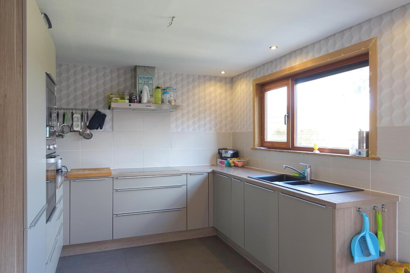 Zonnige charmante half-open woning 