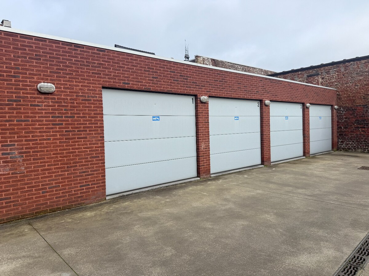 Afzonderlijke gemetste garage te huur in centrum Roeselare 