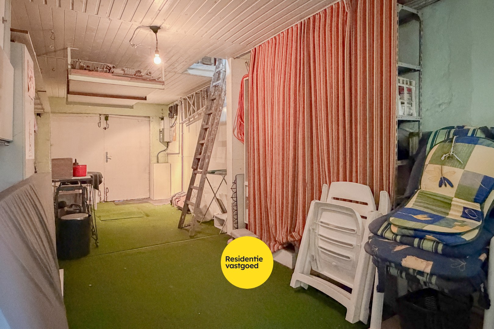 Ruime woning met zuidgerichte tuin te Sint-Michiels 