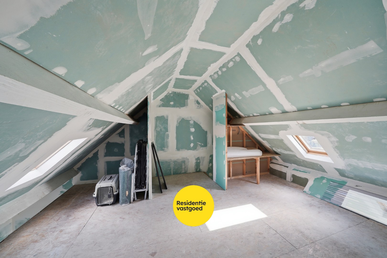 Verder af te werken woning in centrum Oudenburg 