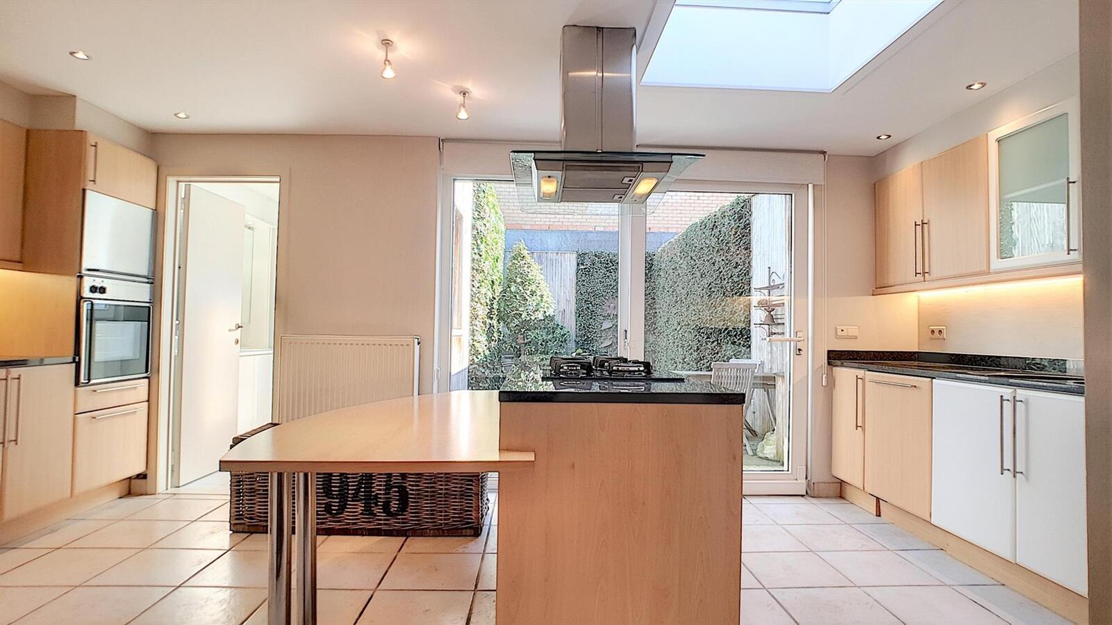 Heerlijk, mooi afgewerkt gelijkvloersappartement met terras EN autostandplaats - Heist 