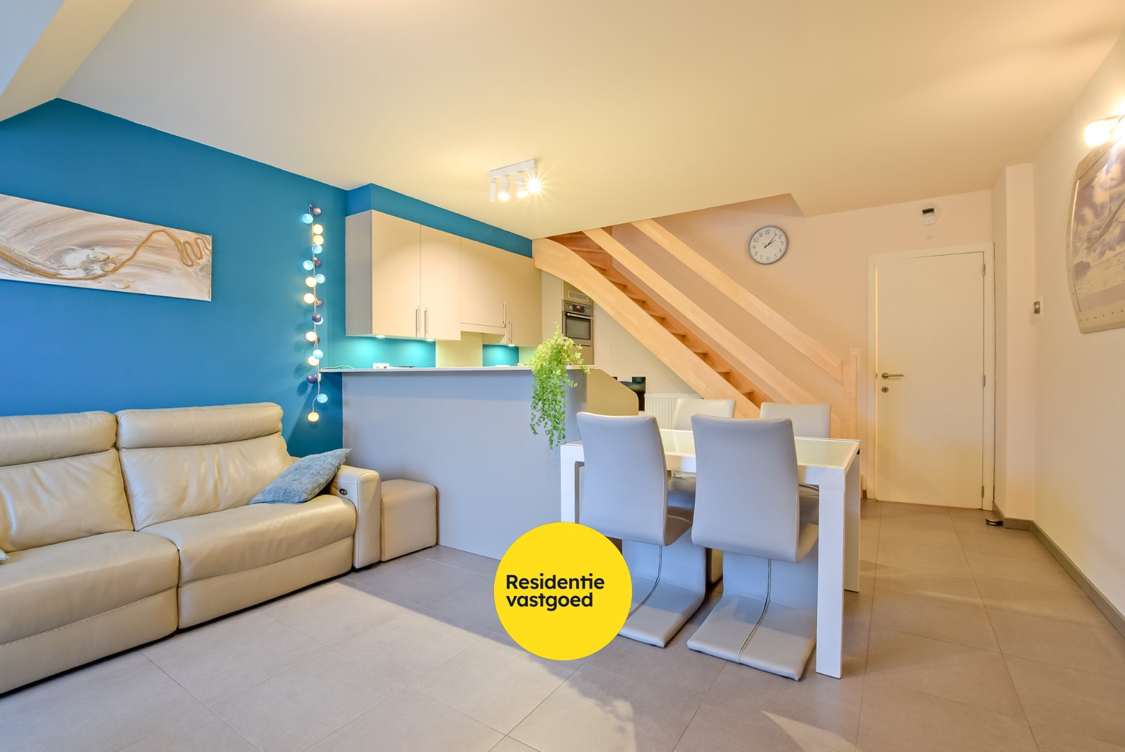 Instapklaar duplex appartement met uitzicht op het water te Nieuwpoort. 