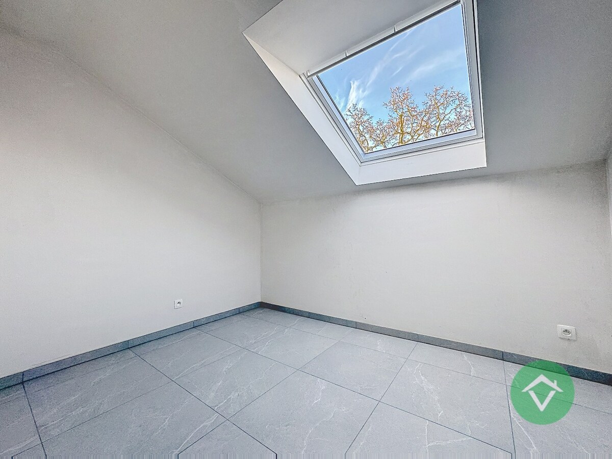 Volledig nieuwe woning met 4 slaapkamers en diepe tuin te Wijnendale 