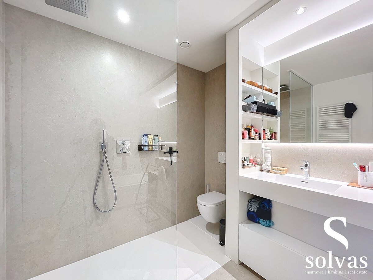 Ruim en luxueus appartement in hartje Zomergem 