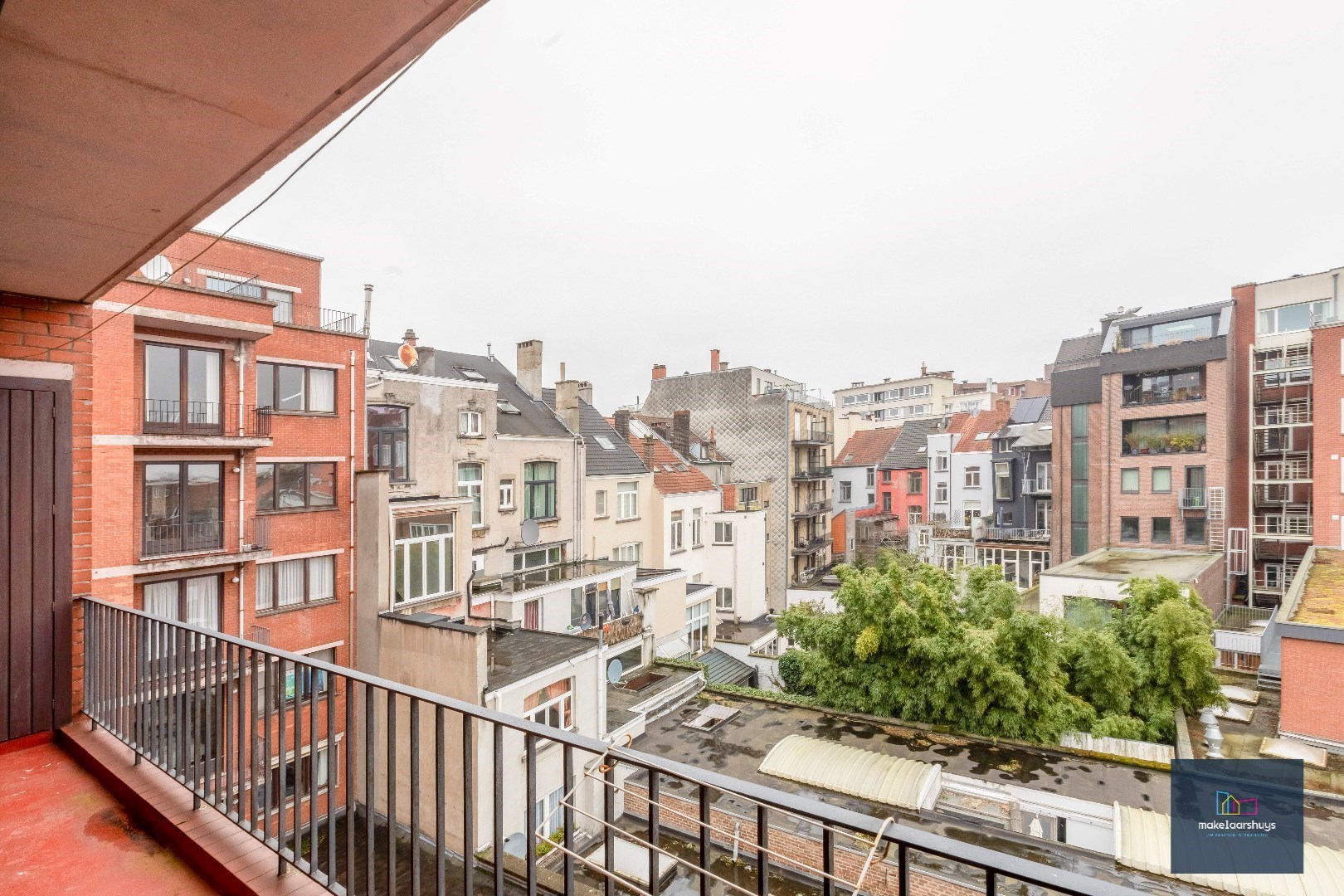 Nabij Gent Sint-Pieters ; Ruim appartement met 2 slp. fietsenberging en kelder 