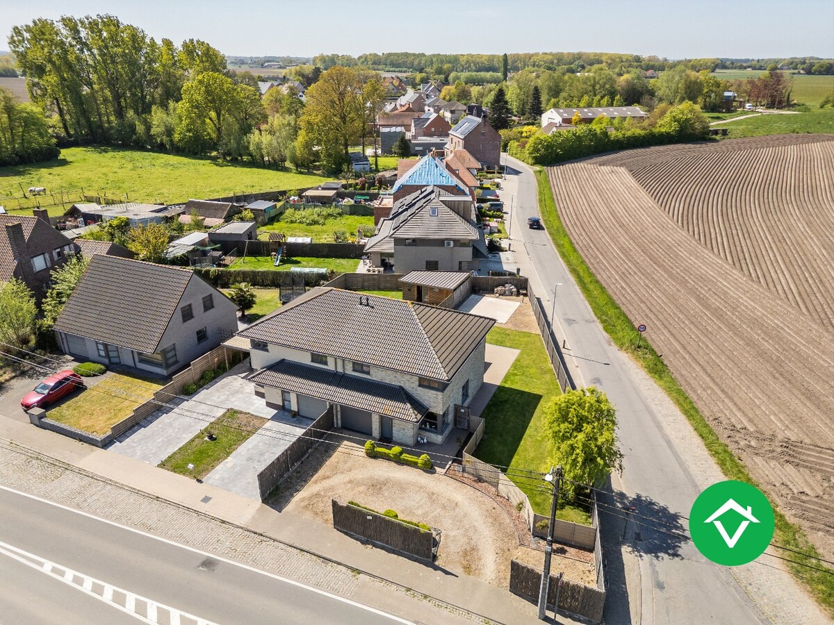 Recente woning (2011) met 3 slaapkamers, inpandige garage en vergezichten te Koekelare 