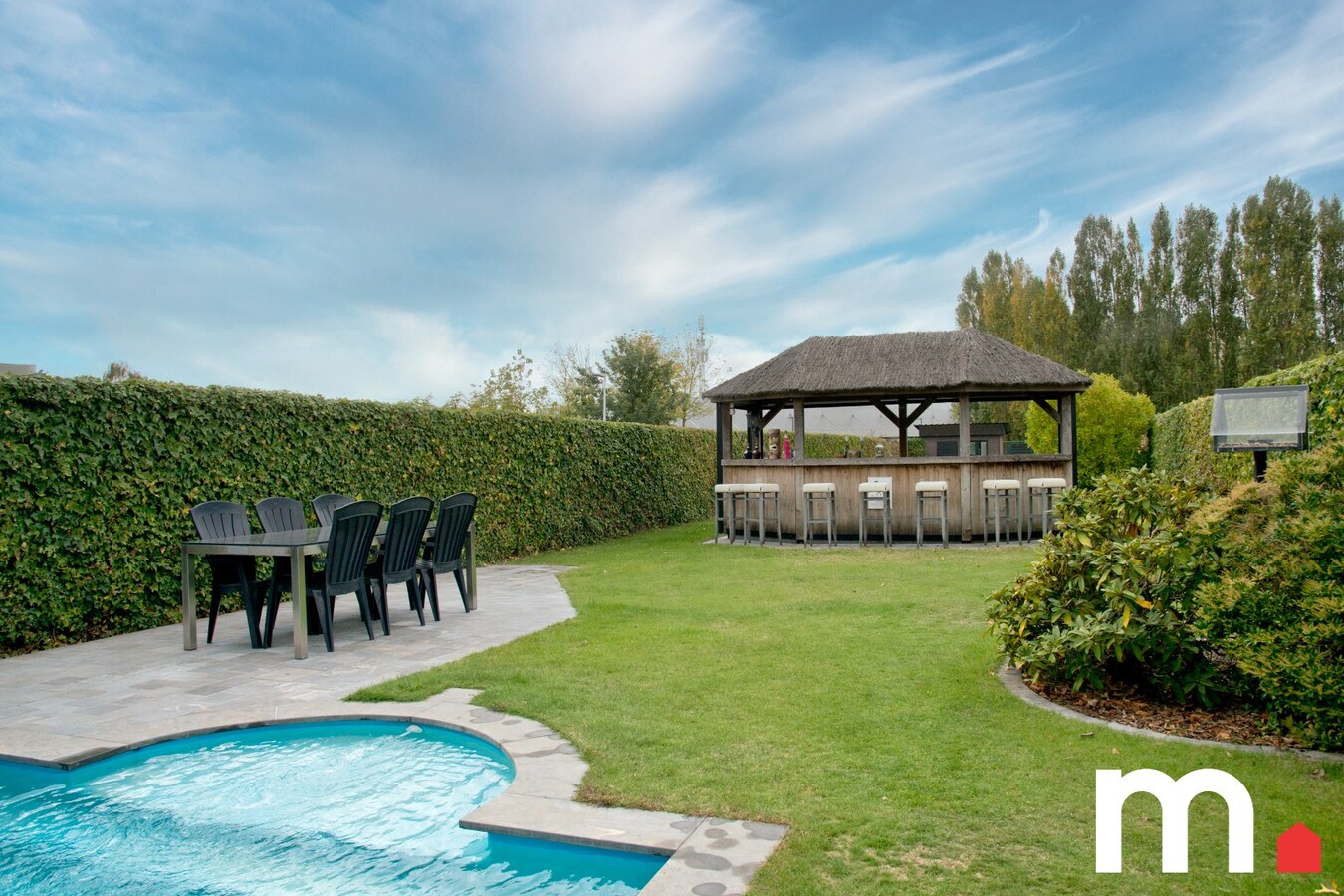 HOB met 4 slaapkamers en Zwembad en buitenbar op 963m² te Lendelede 