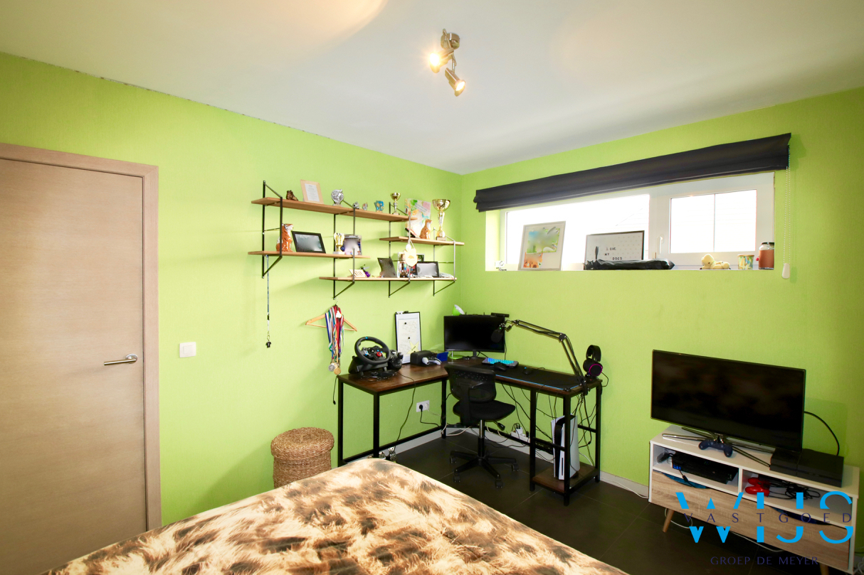 Recente ALLEENSTAANDE woning in hartje KLUIZEN 