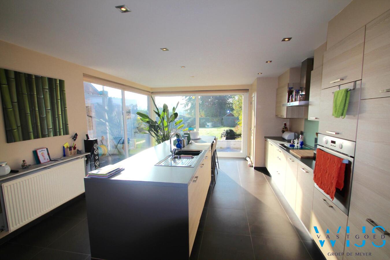 Instapklare gezellige woning met mooie tuin ! 