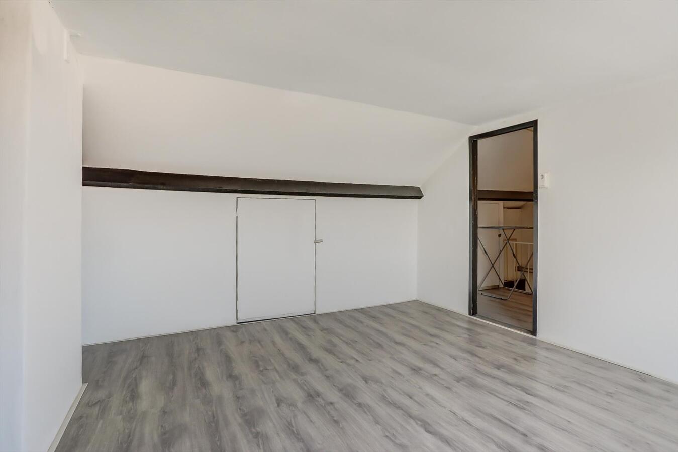 Tussenwoning met 4 slaapkamers en ruime garage van 6 x 5 m! 