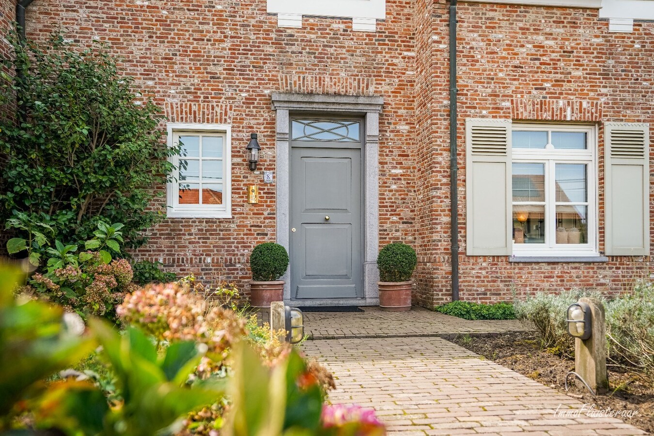 Royale, luxueuze villa met bijgebouwen op ca. 66a te Arendonk 